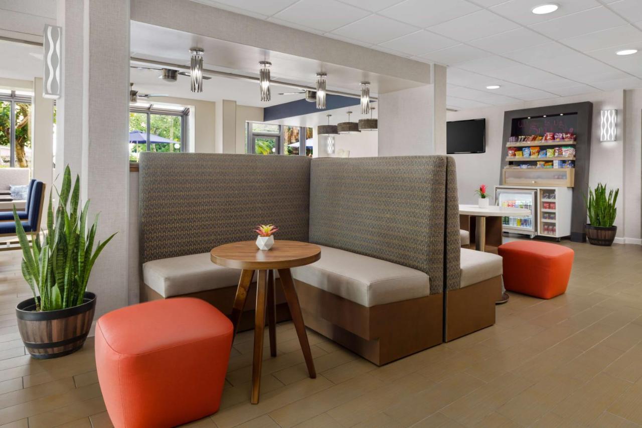 Hampton Inn Ft. Lauderdale-Cypress Creek Fort Lauderdale Eksteriør bilde