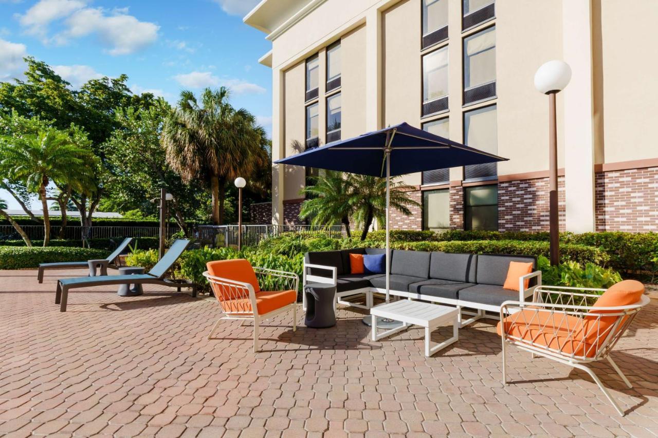 Hampton Inn Ft. Lauderdale-Cypress Creek Fort Lauderdale Eksteriør bilde