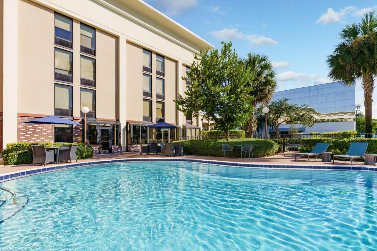 Hampton Inn Ft. Lauderdale-Cypress Creek Fort Lauderdale Eksteriør bilde