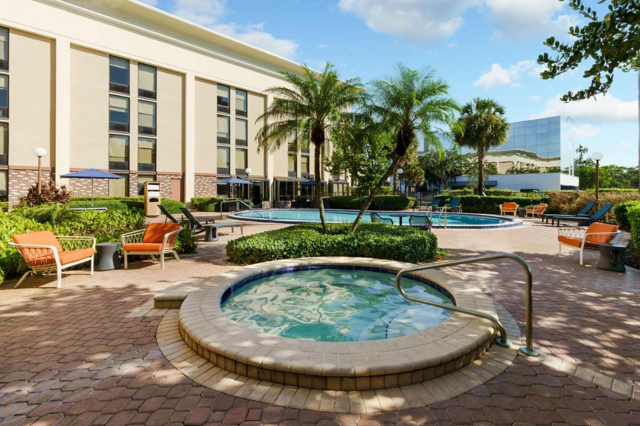 Hampton Inn Ft. Lauderdale-Cypress Creek Fort Lauderdale Eksteriør bilde